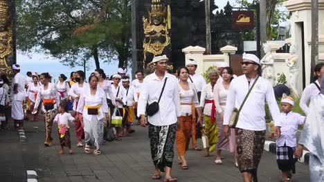 People-returned-after-offering-and-praying-at-Tanah-Lot-Temple-in-Tabanan,-Bali,-Indonesia