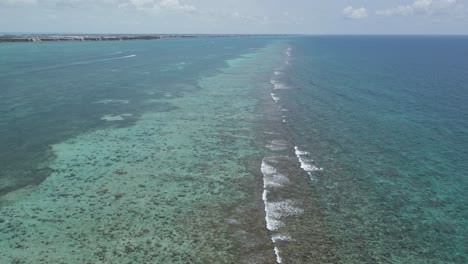 Breathtaking-footage-unveils-the-vibrant-tapestry-of-Belize's-Great-Barrier-Reef—nature's-kaleidoscope-beneath-the-crystal-clear-waters