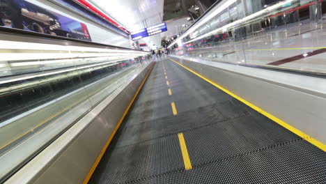 Flughafen-Fahrsteig-Auch-Travelator,-Walkalator-Und-Mover.