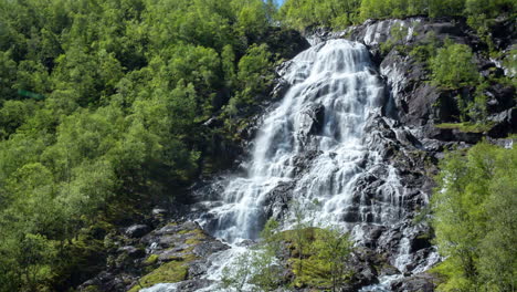 Bratlandsdalen-Flesaafossen-Cascada-L,-Noruega