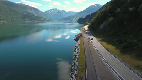 Imágenes-Aéreas-De-La-Carretera-En-Noruega.-Hermosa-Naturaleza-Noruega