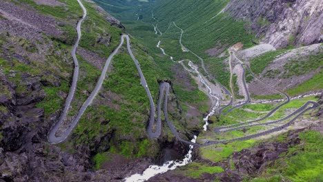 Camino-Del-Troll-Trollstigen-O-Trollstigveien-Sinuosa-Carretera-De-Montaña.
