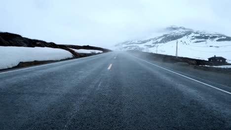 Nebel-Auf-Der-Straße,-Norwegen.