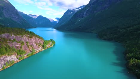 Lago-Lovatnet-Hermosa-Naturaleza-Noruega.