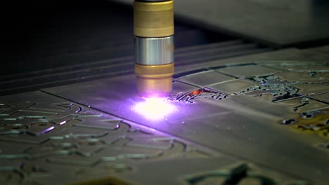 Corte-Por-Plasma-Láser-Cnc-De-Metal,-Tecnología-Industrial-Moderna.