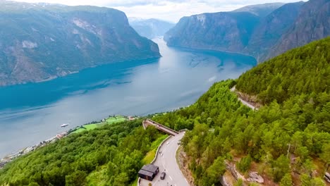 Mirador-De-Stegastein-Hermosa-Naturaleza-Noruega.