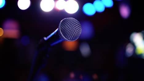 Mikrofon-Auf-Der-Bühne