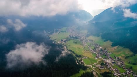 Sappada-Italia-Esquina-Noreste-De-Los-Alpes-Dolomitas.-Vuelos-Aéreos-Con-Drones-FPV.