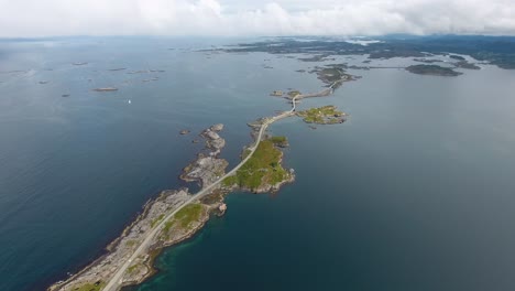 Carretera-Del-Océano-Atlántico-En-Noruega