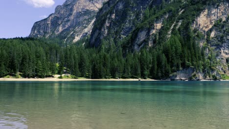 Lago-Lago-Braies-En-Dolomitas,-Alpes-Italianos