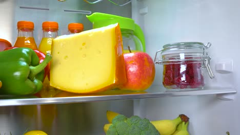 Offener-Kühlschrank-Voller-Lebensmittel