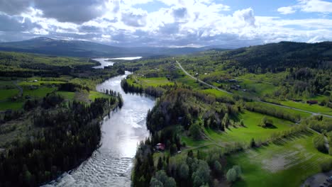 La-Cascada-Ristafallet-En-La-Parte-Occidental-De-Jamtland-Está-Catalogada-Como-Una-De-Las-Cascadas-Más-Hermosas-De-Suecia.