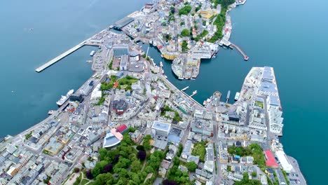 Luftaufnahmen-Der-Stadt-Alesund,-Norwegen