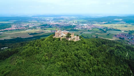 Castillo-De-Hohenzollern,-Alemania.-Vuelos-Aéreos-Con-Drones-FPV.