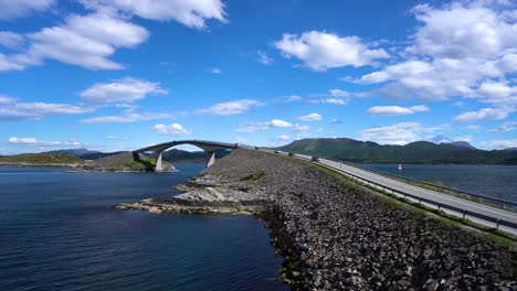 Carretera-Del-Océano-Atlántico-Construcción-Noruega-Del-Siglo