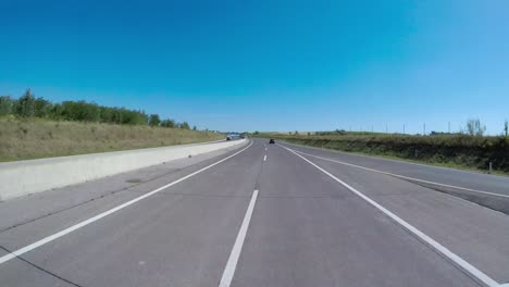 Timelapse-Coche-Conduciendo-Por-La-Autopista
