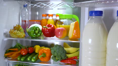 Offener-Kühlschrank-Voller-Lebensmittel