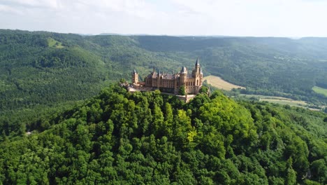 Castillo-De-Hohenzollern,-Alemania.-Vuelos-Aéreos-Con-Drones-FPV.