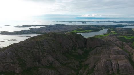Bronnoysund,-Hermosa-Naturaleza-Noruega