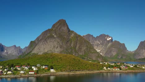 Reine-Lofoten-Ist-Ein-Archipel-In-Der-Grafschaft-Nordland,-Norwegen.