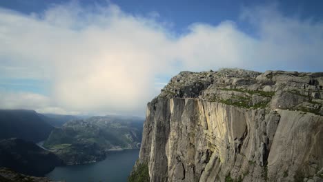 Imágenes-Timelapse-Púlpito-Roca-Preikestolen-Hermosa-Naturaleza-Noruega
