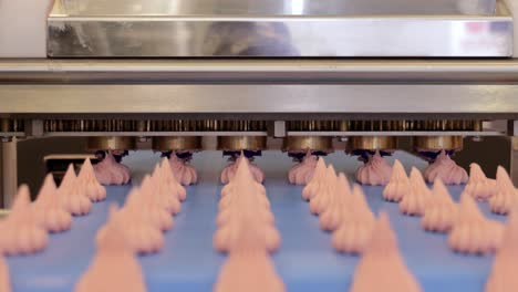 Cakes-on-automatic-conveyor-belt-,-process-of-baking-in-confectionery-factory.