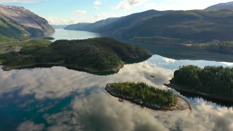 Imágenes-Aéreas-Hermosa-Naturaleza-Noruega