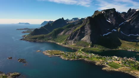 Reine-Lofoten-Es-Un-Archipiélago-En-El-Condado-De-Nordland,-Noruega.