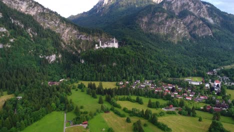 Castillo-De-Neuschwanstein-Alpes-Bávaros-Alemania