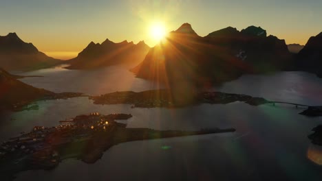 Abendsonnenuntergang-Lofoten-Inseln-Norwegen.-Reine-Lofoten-Ist-Ein-Archipel-In-Der-Grafschaft-Nordland,-Norwegen.