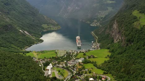 Fiordo-De-Geiranger,-Noruega.-Hermosa-Naturaleza-Paisaje-Natural-De-Noruega.