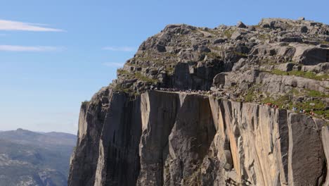 Púlpito-Roca-Preikestolen-Hermosa-Naturaleza-Noruega