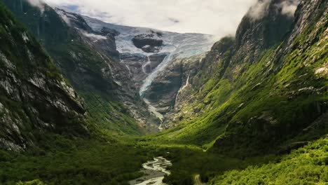 Schöne-Natur-Norwegen-Gletscher-Kjenndalsbreen.