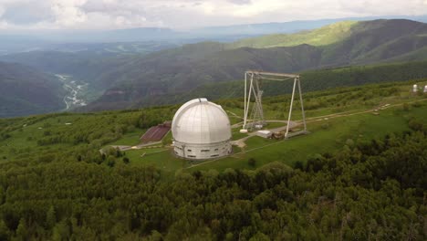 Spezielles-Wissenschaftliches-Astrophysikalisches-Observatorium.-Astronomisches-Zentrum-Für-Bodengestützte-Beobachtungen-Des-Universums-Mit-Einem-Großen-Teleskop.
