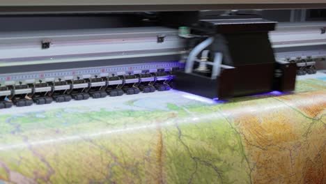 Modern-Digital-Large-format-UV-printer.-Printing-production-technologies.-UV-pinning-is-the-process-of-applying-a-dose-of-low-intensity-ultraviolet-light-to-a-UV-curable-ink