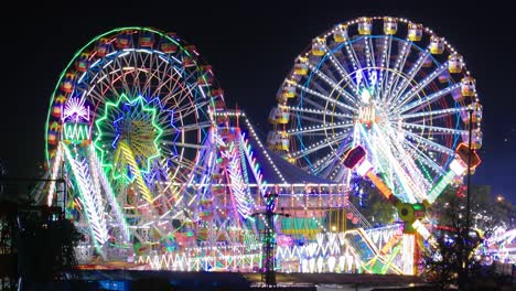 Lighting-Ferris-wheel-in-the-night