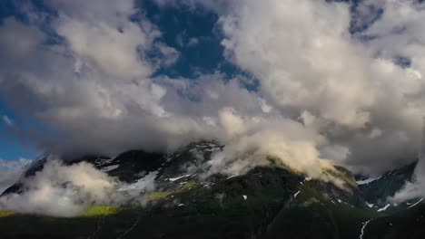Paisaje-De-Vista-Superior-De-Nubes-De-Montaña.-Hermosa-Naturaleza-Noruega-Paisaje-Natural