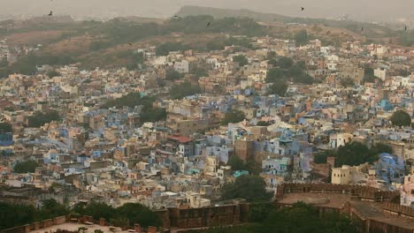 Jodhpur-(auch-Blaue-Stadt)-Ist-Die-Zweitgrößte-Stadt-Im-Indischen-Bundesstaat-Rajasthan-Und-Offiziell-Die-Zweitgrößte-Metropole-Des-Bundesstaates.