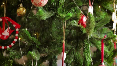 árbol-Decorado-De-Navidad-De-Cerca.