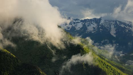 Gebirgswolken-Draufsichtlandschaft.-Schöne-Natur,-Natürliche-Landschaft