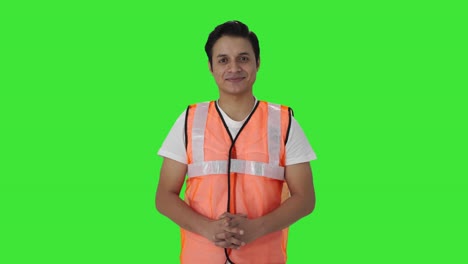 Glücklicher-Indischer-Flughafen-Bodenmitarbeiter,-Grüner-Bildschirm