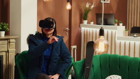 Asiatisches-Mädchen-Benutzt-VR-Brille-In-Der-Lobby