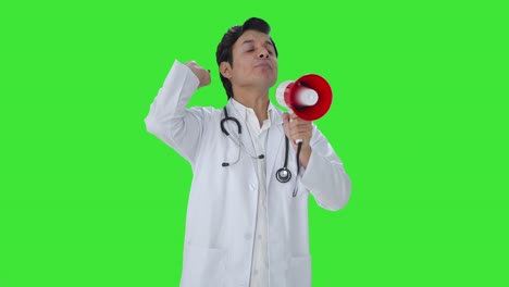 Médico-Indio-Enojado-Protestando-Por-La-Pantalla-Verde-De-Derechos