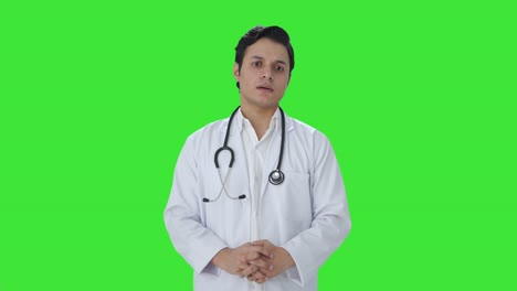 Médico-Indio-Estresado-Pensando-En-Algo-En-Pantalla-Verde