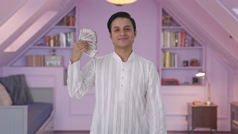 Glücklicher-Indischer-Mann,-Der-Geld-Als-Fächer-Verwendet