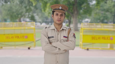 Retrato-De-Un-Oficial-De-Policía-Indio-Confiado