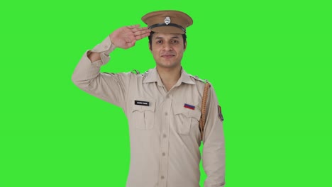 Fröhlicher-Indischer-Polizist-Salutiert-Auf-Grünem-Bildschirm
