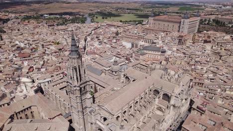 Aerial-view-of-Santa-Iglesia-Catedral-Primada-de-Toledo,-Spain,-gothic-architecture