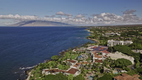 Wailea-Makena-Maui-Hawaii-Aerial-v7-fly-along-rocky-coastline-capturing-scenic-views-of-Ulua-beach,-oceanfront-resort-hotels-and-mountain-island-townscape---Shot-with-Mavic-3-Cine---December-2022