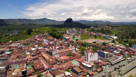 Brick-buildings-in-the-beautiful-Latin-village-of-Guatape-with-the-Peñol-in-the-background